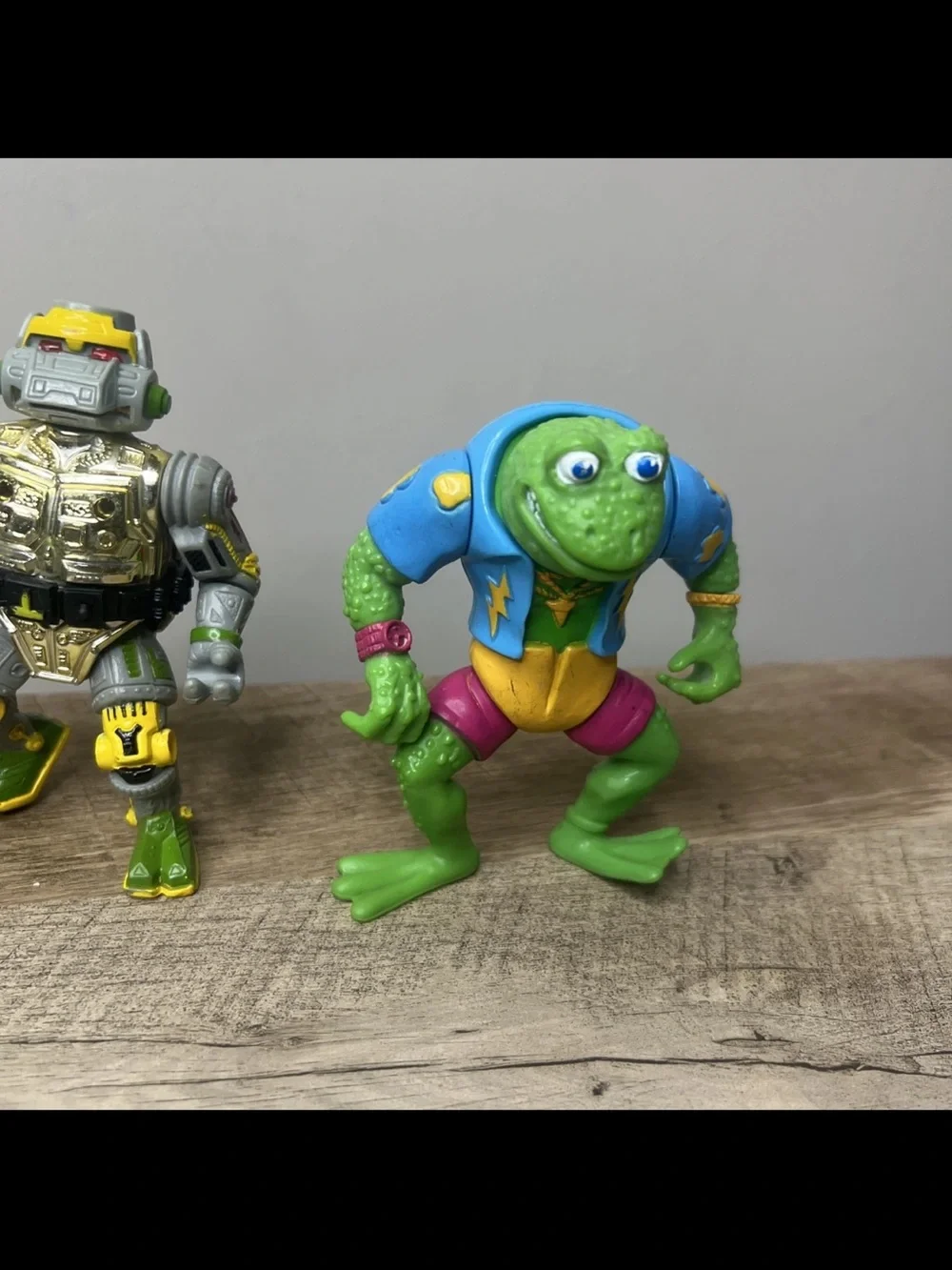 Assorted Teenage Mutant Ninja Turtles & Friends Action Figure Lot - Mixed Colors